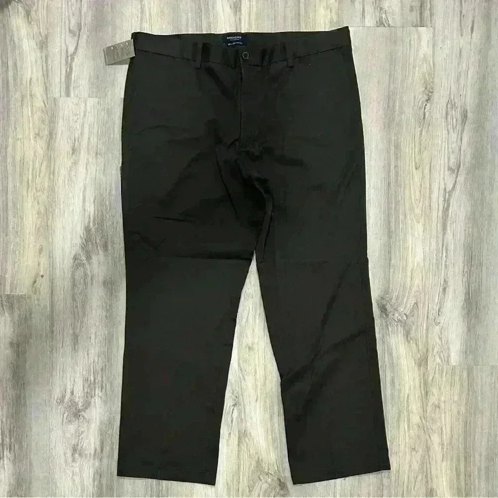 NWT Dockers Men's Signature Khaki Straight Fit Flat Front Pants Brown Size 40x30